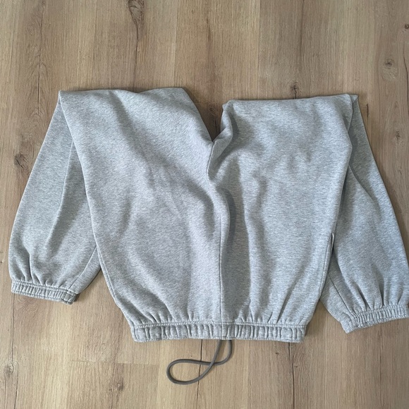 TNA Sweat Fleece: Cozy Fleece Mega Fit Sweatpants Size: Medium - Picture 5 of 5